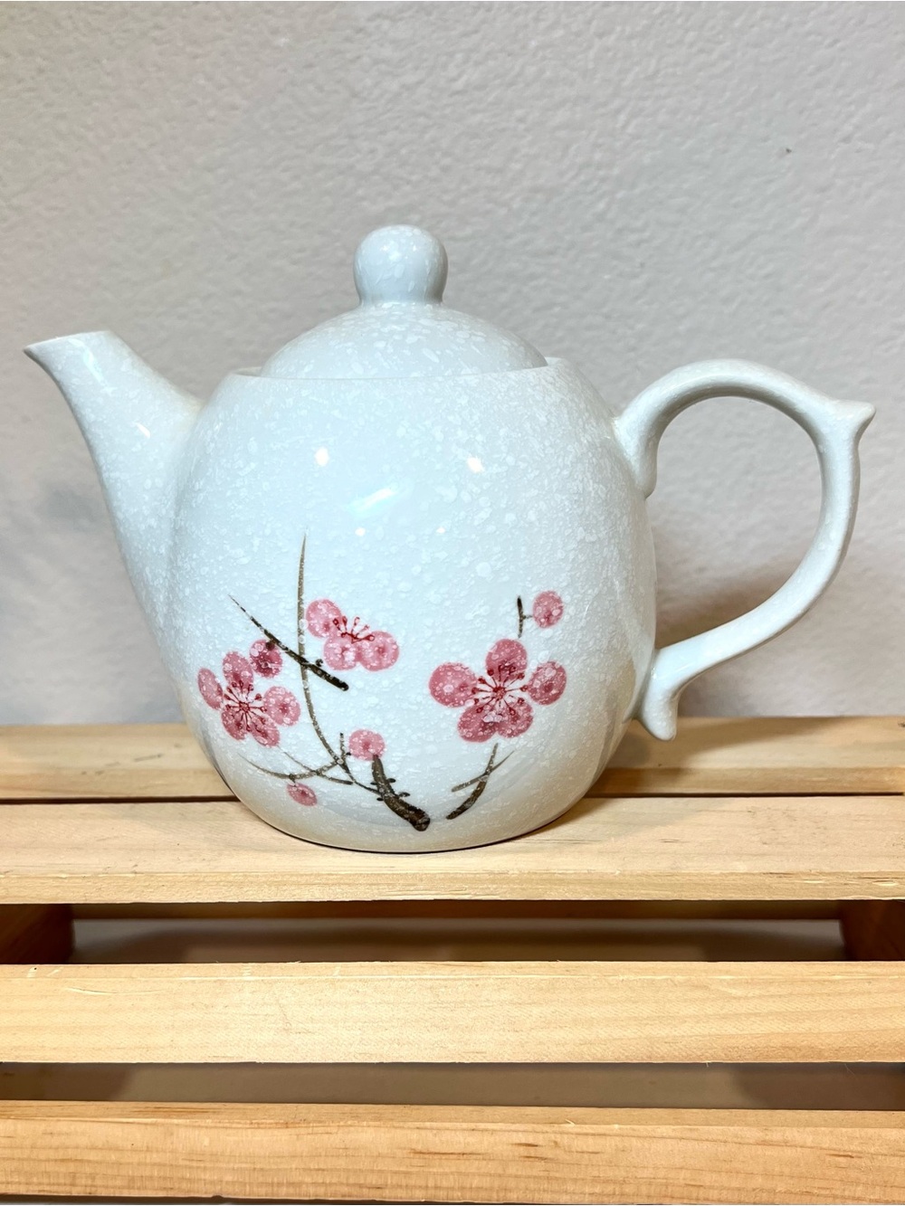Small Cherry Blossom Teapot | Heather White w Pink Sakura | 20 oz | EUC